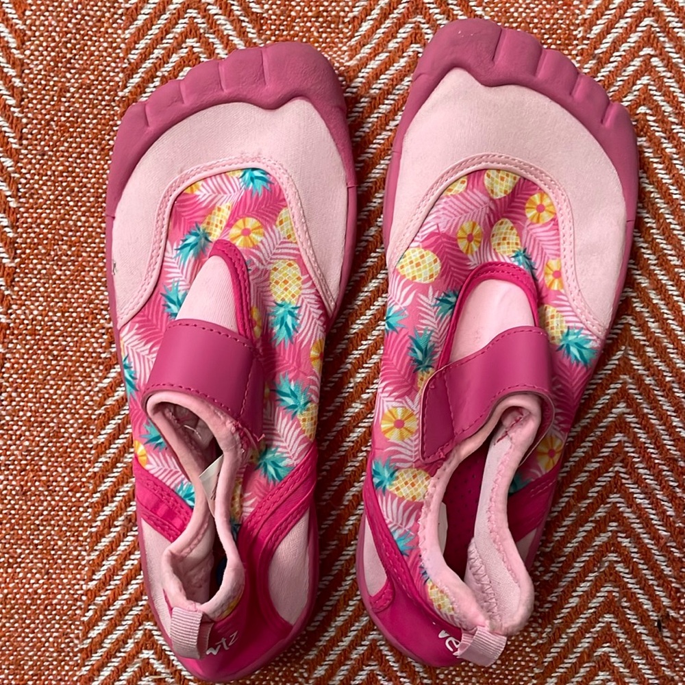 Water Shoes! 3 for 12 🤩